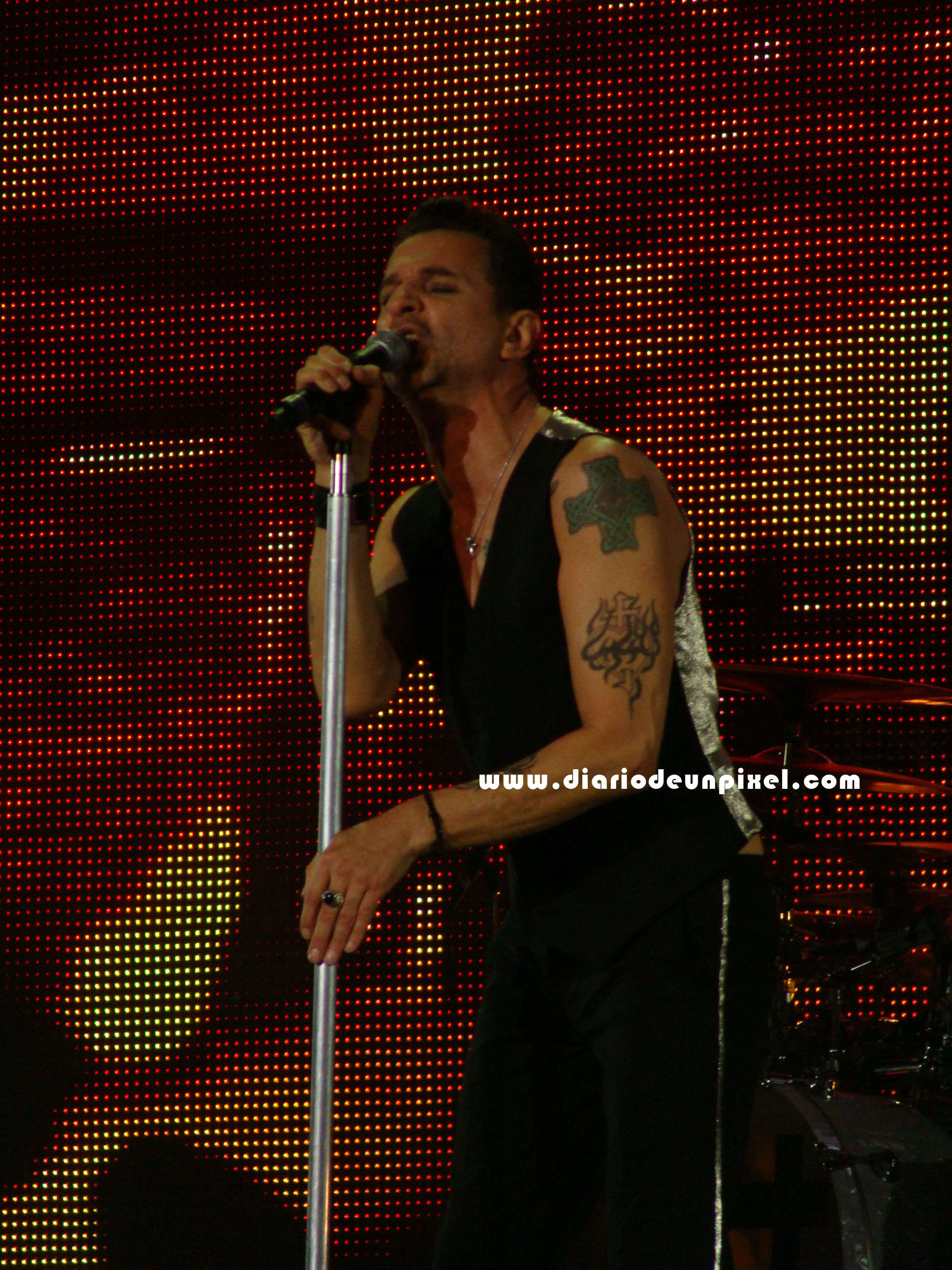 Depeche Mode durante su actuación en el BBK Live.