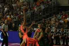 Navarro haciendo una bomba en la final de la Lliga de Catalunya