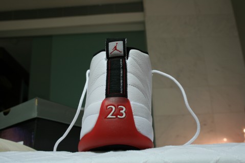 Air_Jordan_XII_redwhite_1